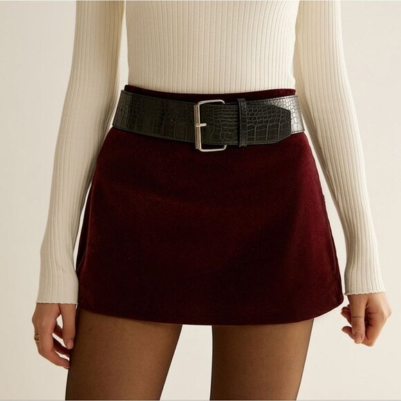 42Q. Nwt Commense Crocodile Belted Velvet Mini Skirt Size Small Burgundy - Picture 4 of 16